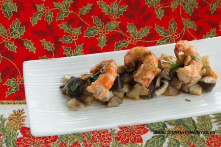 Salteado de langostinos y setas