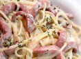 Espagueti con jamón en salsa blanca